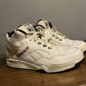 Reebok Vintage classic high top white black great condition 4-8250 RA608
